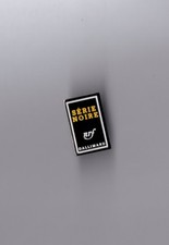 pin's éditions Gallimard - série noire - nrf