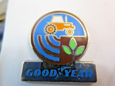 PIN'S AGRICULTURE /TRACTEUR /MOISSONNEUSE /   PNEUS  GOODYEAR   /  RARE