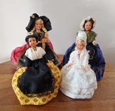 LOT DE 4 POUPEES FOLKLORIQUES