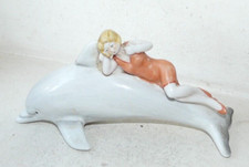DAUPHIN ET FEMME EN PORCELAINE