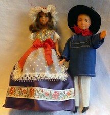 Couple Poupées costume folklorique régional