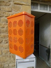 Panier à linge en plastique vintage orange