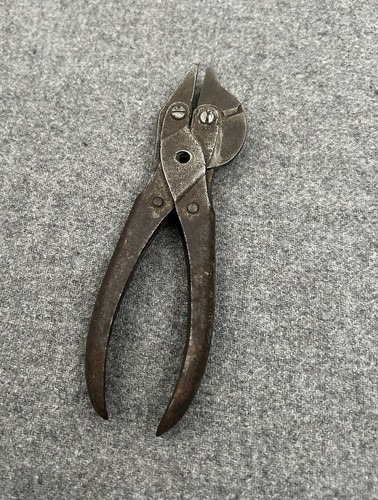 Pince coupe barbelé - coupe,