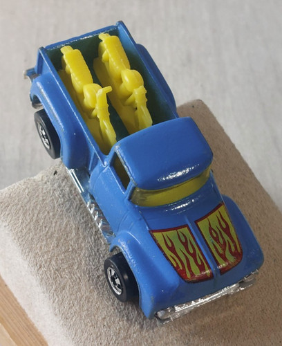 Ancienne petite voiture