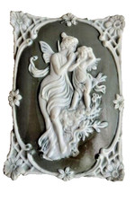 Boite ancienne  en porcelaine Limoges ou Wedgwood ? XIXème.