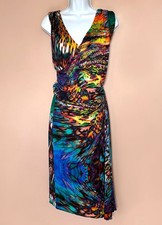 Très jolie robe estivale avec une coupe flatteuse de chez Escada, parfait état