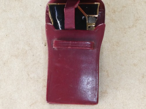 Briquet essence m - à,