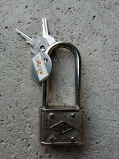 BBL ANCIEN CADENAS SOS 47 avec ses 2 clés fonctionnel 