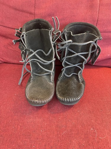 New minnetonka womens black - new,