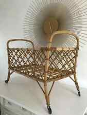 20⚜️Ancien Lit Poupée Berceau en Bambou Osier Rotin 4 Pieds à Roulettes Vintage