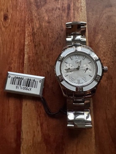 New authentic guess - new, gc