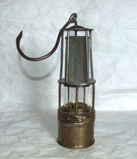 LAMPE de MINEUR "WOLF" type CLANNY à ESSENCE / BENZINE/ MINE