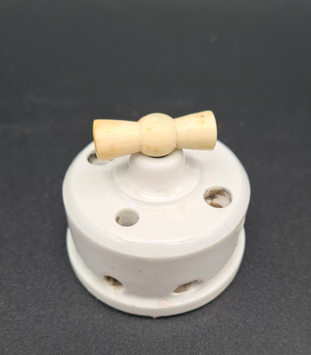 Ancien interrupteur porcelaine