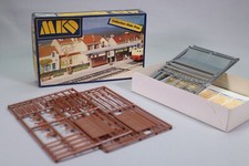 LE2328 MKD Alain Pras 515 train Ho 1/87 Maquette Abri quai Platform shelter