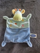  DOUDOU PLAT GIRAFE  MOTS D'ENFANTS 22 CM  BLEU ET TURQUOISE BRODERIE COOEURS 