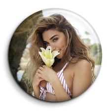 Lorenza izzo badge 38mm - lorenza,