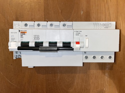 Disjoncteur differentiel 4pole - disjoncteur,