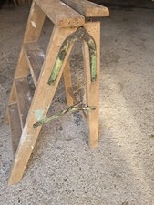 Lot d'anciens compas en fer forgé, Ferrure pour échelle escabeau en bois.