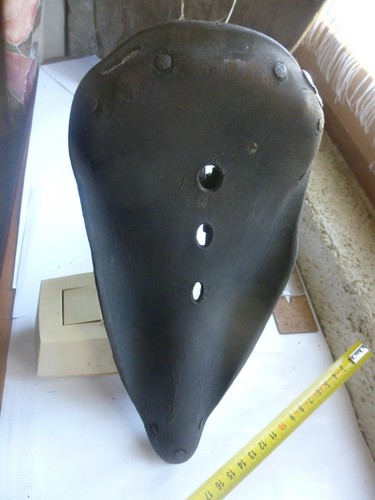 Ancienne selle velo a - selle,