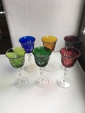 Lot de 5 Verres à vin de couleur ETZEL , en cristal taillé + 1 abimé