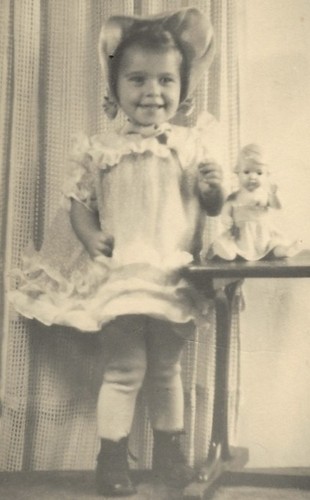 961 enfant avec poupée - ak,