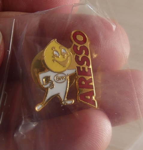 Rare pin voiture esso - pin's,