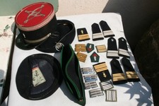 lot militaria képi officier et divers bérets et galons.