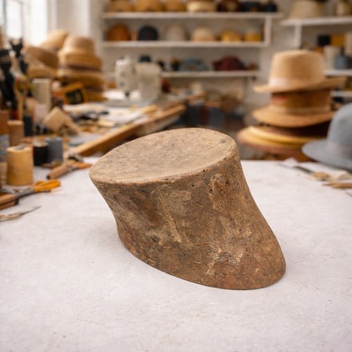Petite forme chapeau de - à,