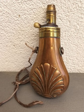 BOITE A POUDRE ANCIENNE CUIVRE MOTIF COQUILLE