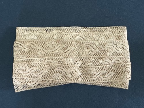 Ancienne dentelle fine sur