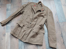 Une ancienne vareuse veste