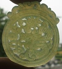 pendentif en jade vert sculpté a décor de dragon chinois 4,8 Cm X 4 Cm "Chine"