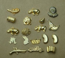  LOT de18 FÈVES DORÉES