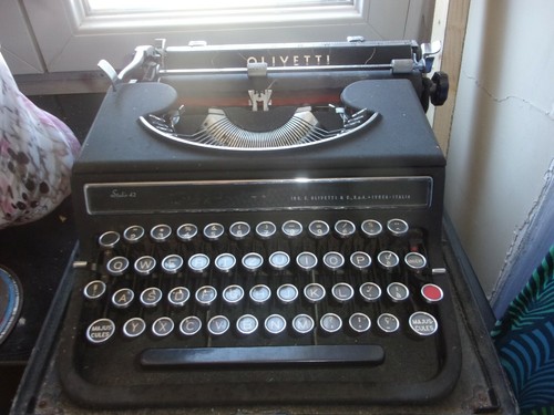Machine ecrire olivetti - a,