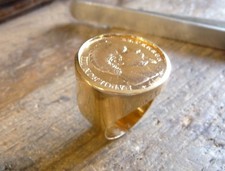 Chevalière or ronde avec