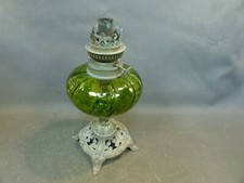 Ancien pied de lampe à pétrole bol en verre vert bruleur de marque HS sans tube