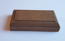 socle en bois brut pour figurines ou maquettes 90x45x19