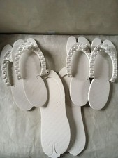 3 PAIRES DE TONGS POUR INVITES ( piscine , sauna , bain bouillonnant ...) - NEUF