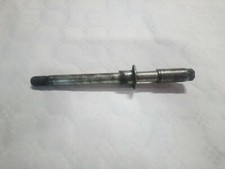 Axe de roue avant SUZUKI 600