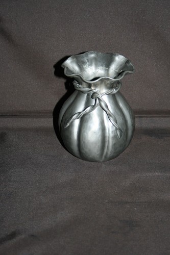 Vase étain légèrement - en,
