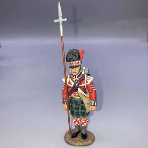 King country figurine - king, &