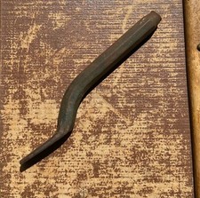 Ancien outil en fer acier spatule courbée couvreur tailleur de pierre vintage