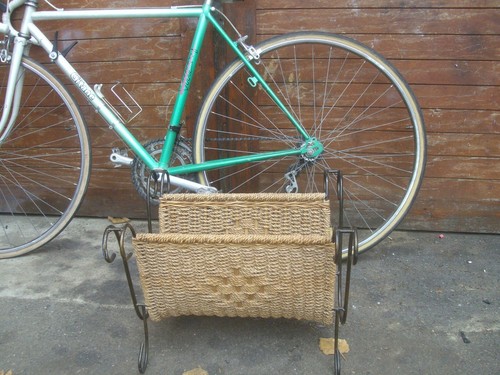 Porte revues ancien rotin