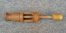 Ancienne bouchonneuse a vin