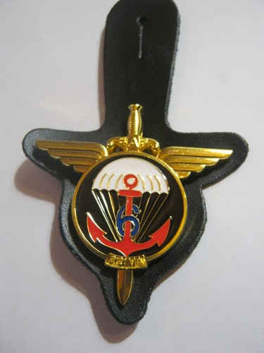 Insigne cuir regiment - +,