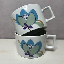 Paire de grosses tasses en porcelaine du BERRY création L. LOURIOUX