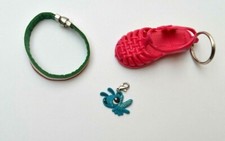 LOT BIBELOT FIGURINE PORTE CLEF CHAUSSURE TONG BRACELET ITALIEN DESSIN ANIMÉ