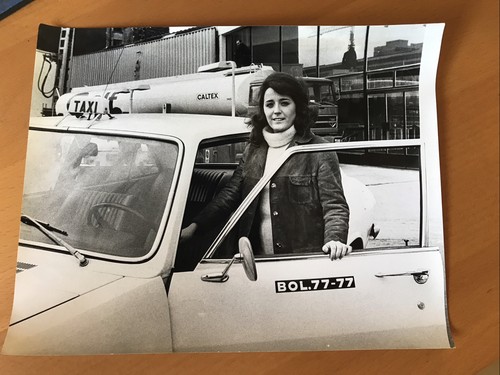 Paris taxi chauffeuse - -,