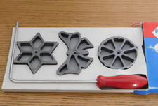 vintage LOT de QUALITE waffelbackerei MOULE à GATEAUX DECOUPE PATE germany made