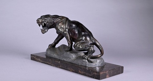 Bronze une lionne à - bronze, d’une